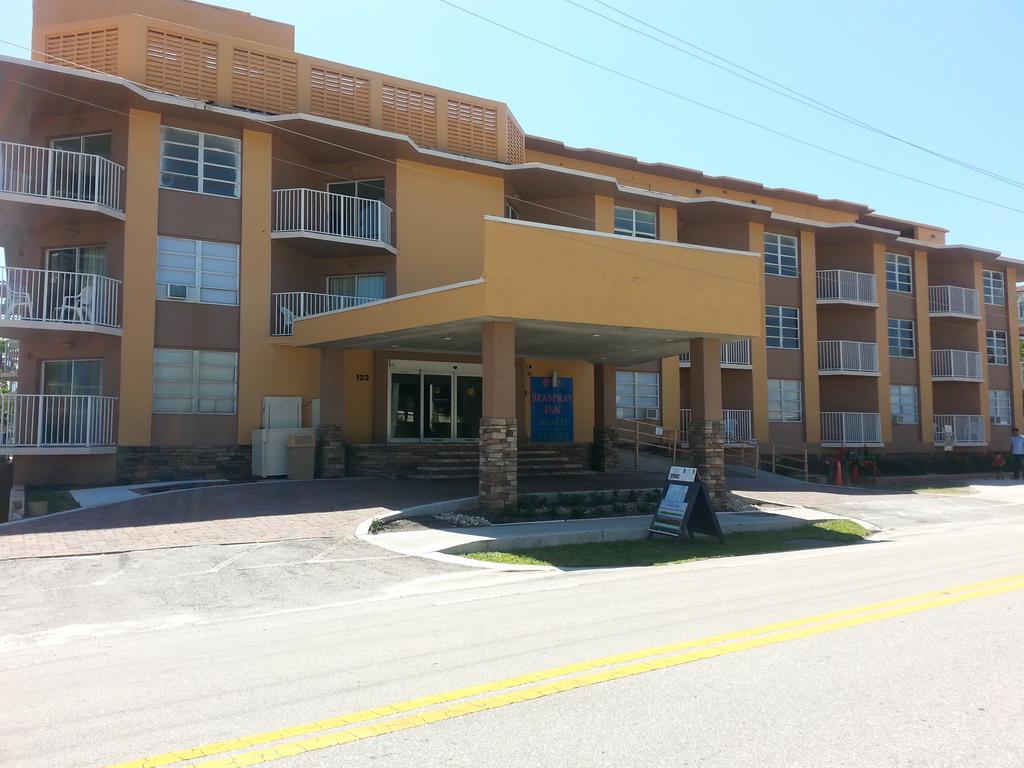 Seaspray Inn Beach Resort Palm Beach Shores Εξωτερικό φωτογραφία