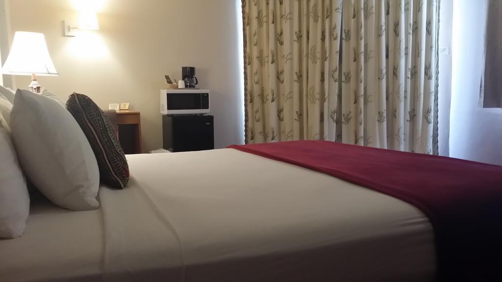 Seaspray Inn Beach Resort Palm Beach Shores Εξωτερικό φωτογραφία