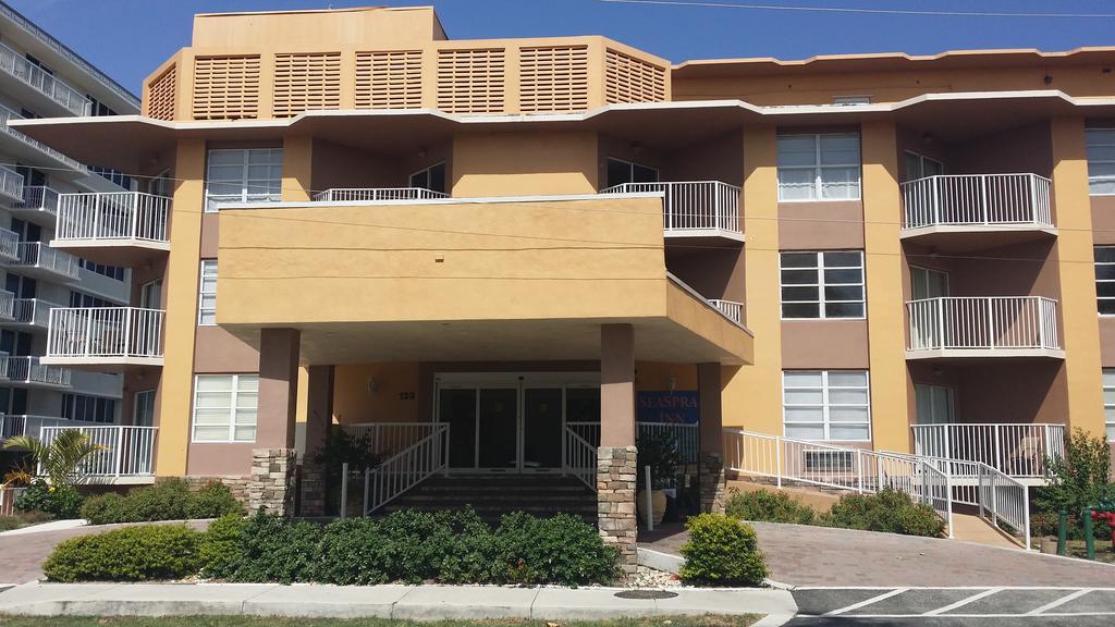 Seaspray Inn Beach Resort Palm Beach Shores Εξωτερικό φωτογραφία
