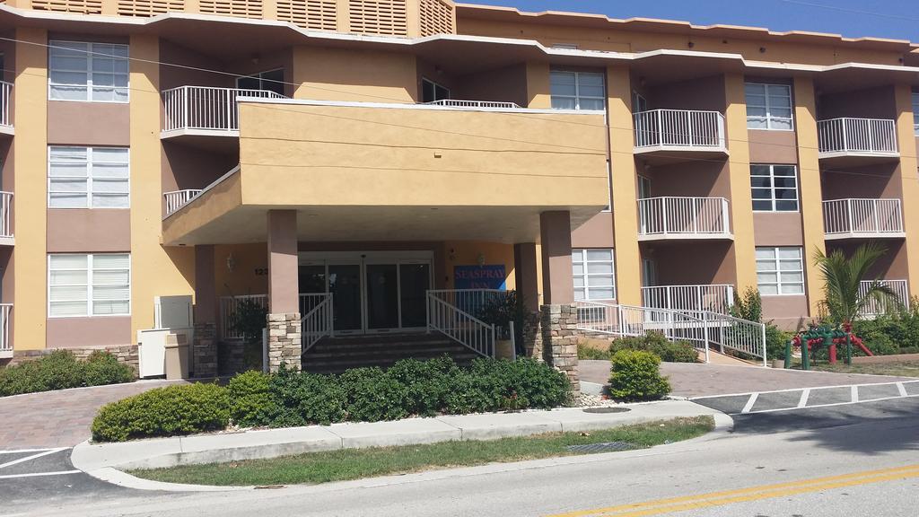 Seaspray Inn Beach Resort Palm Beach Shores Εξωτερικό φωτογραφία