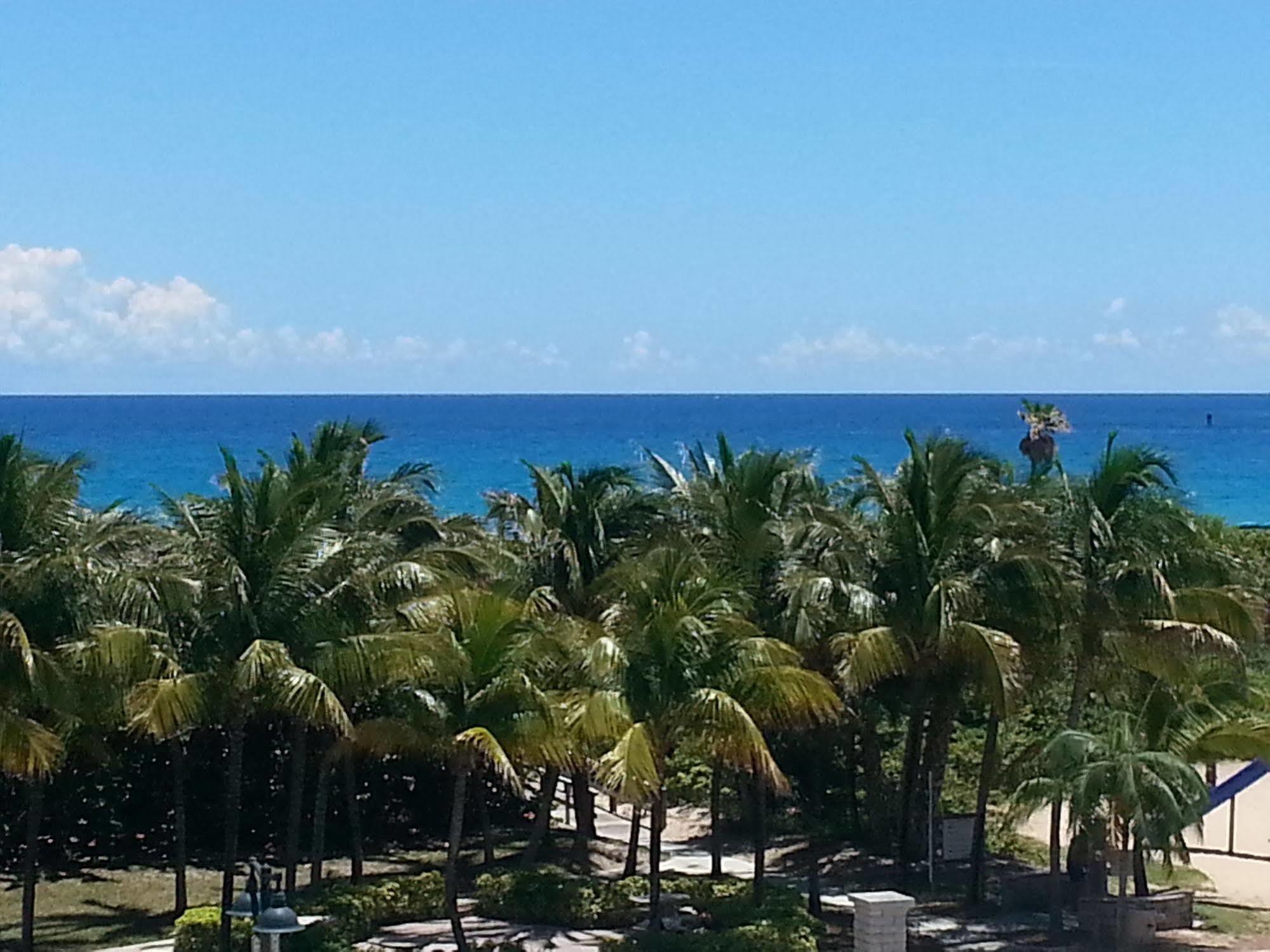 Seaspray Inn Beach Resort Palm Beach Shores Εξωτερικό φωτογραφία